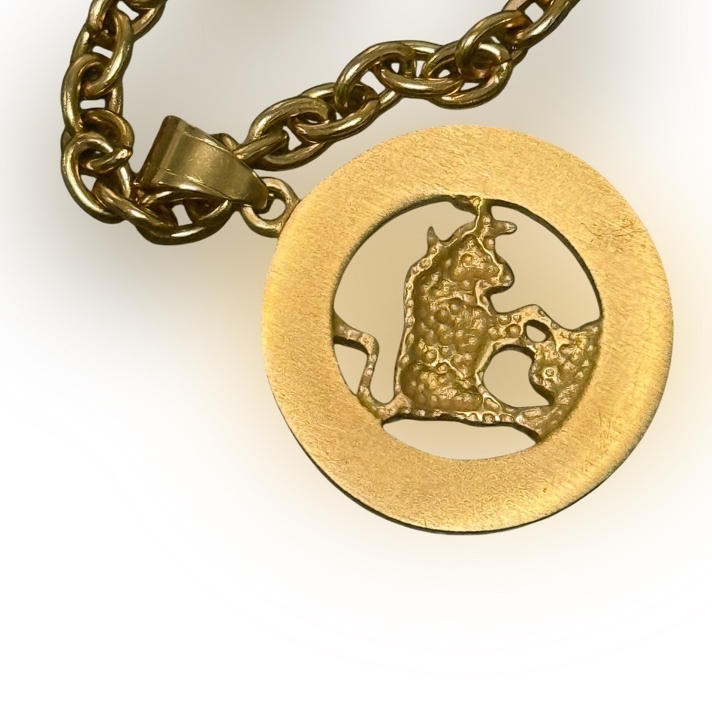 NWT Gold Zodiac Taurus Pendant Necklace 16 inch - Picture 4 of 4